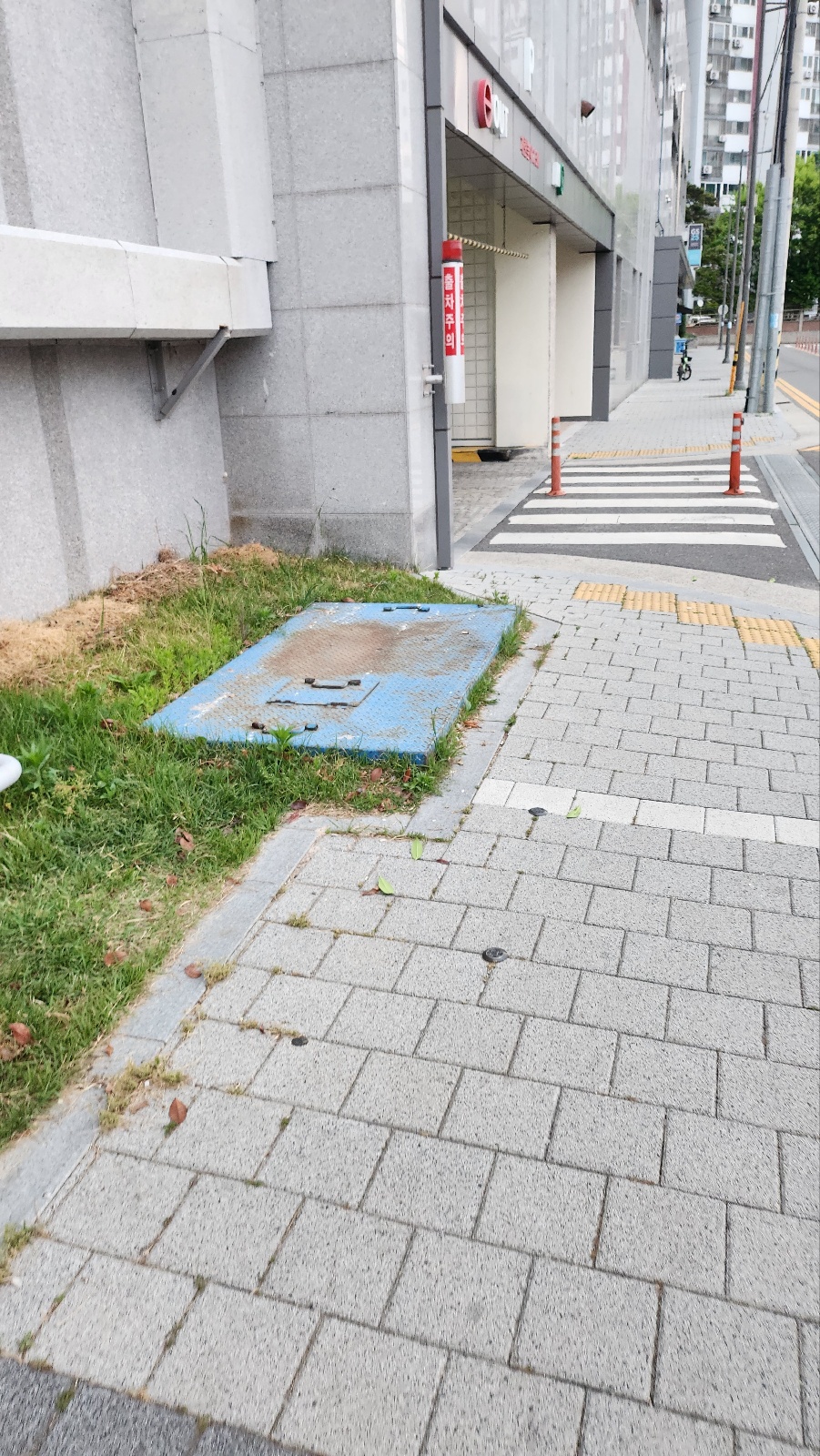 알 수없는 뚜껑에서 악취