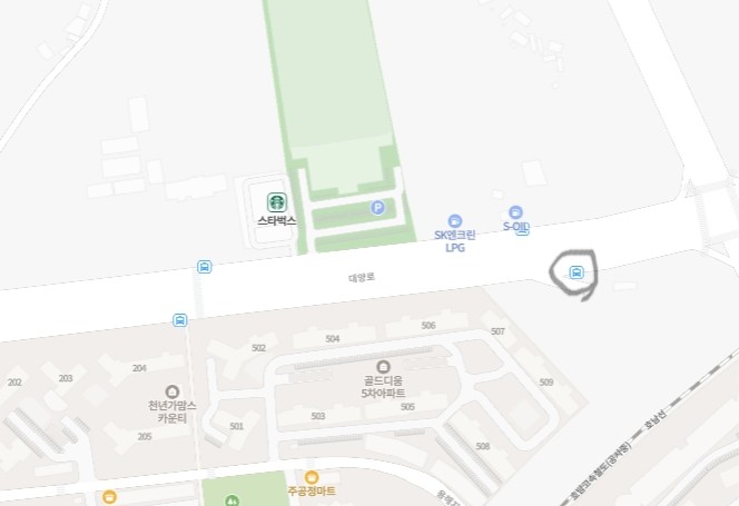 출퇴근, 고속도로 진입으로 차량이 붐비기 때문에 이 정류장을 목포현대병원 쪽으로 옮겨야 합니다.