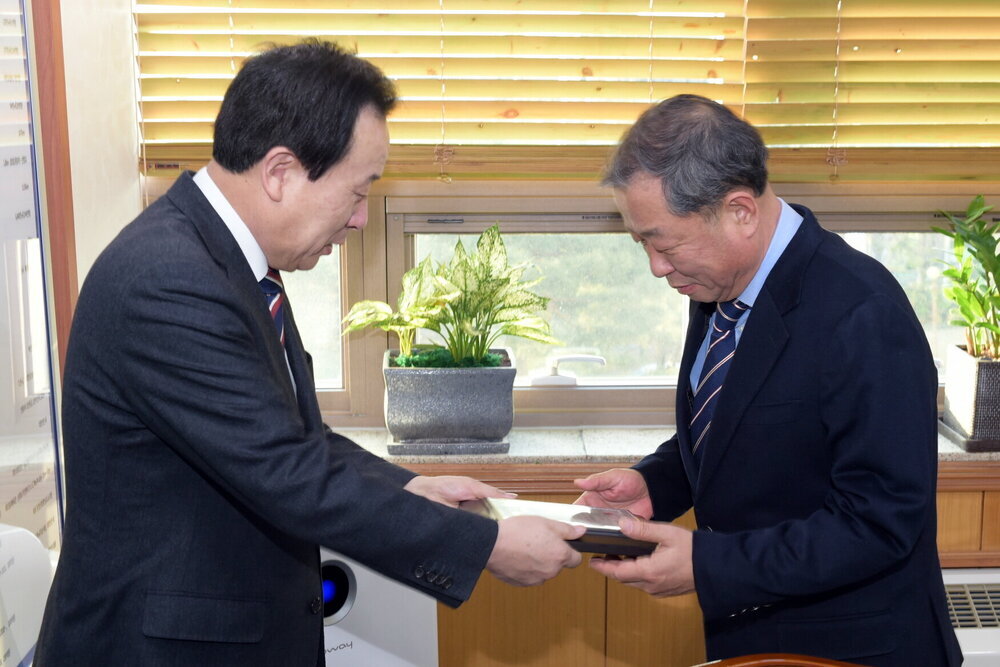 박홍률 목포시장 표창패 전달.