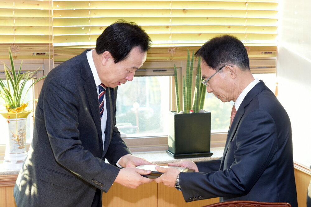 박홍률 목포시장 표창패 전달.