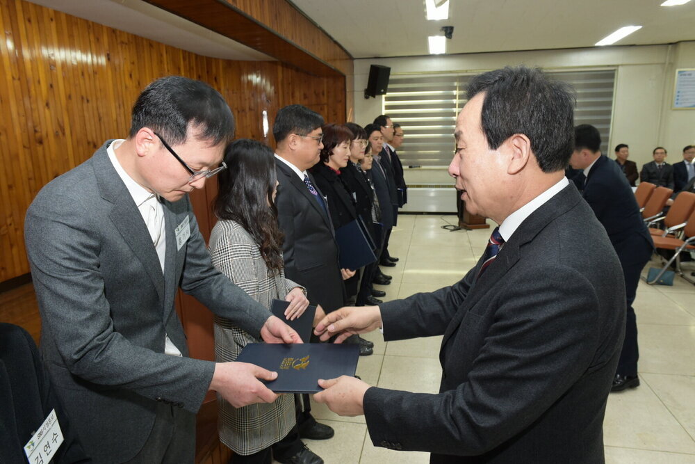 박홍률 목포시장 표창장 전달.