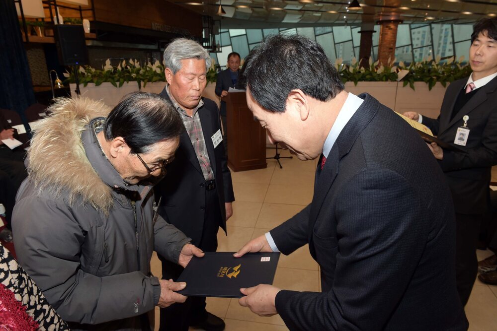 박홍률 목포시장 노인복지 유공자 시상.