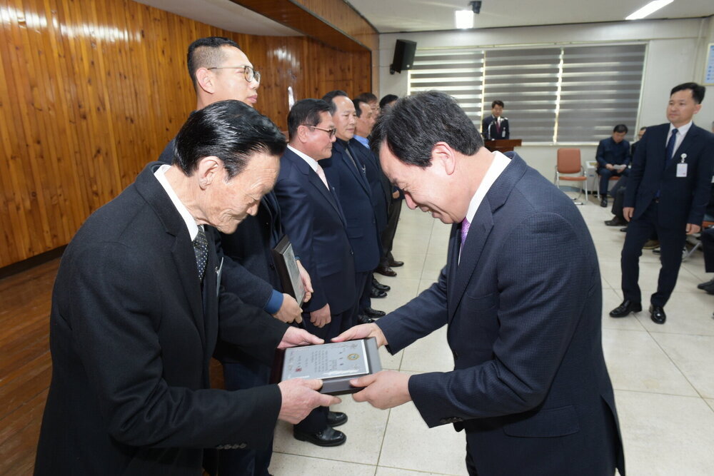 박홍률 목포시장 시정유공자 시상.