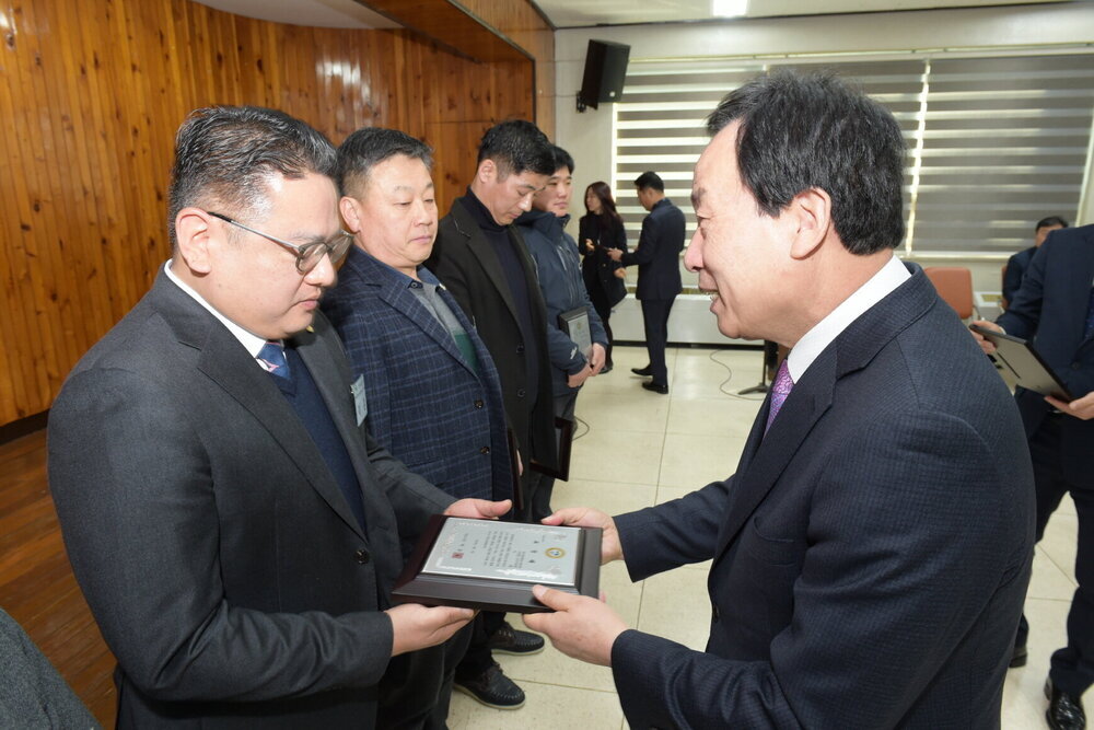 박홍률 목포시장 시정유공자 시상.