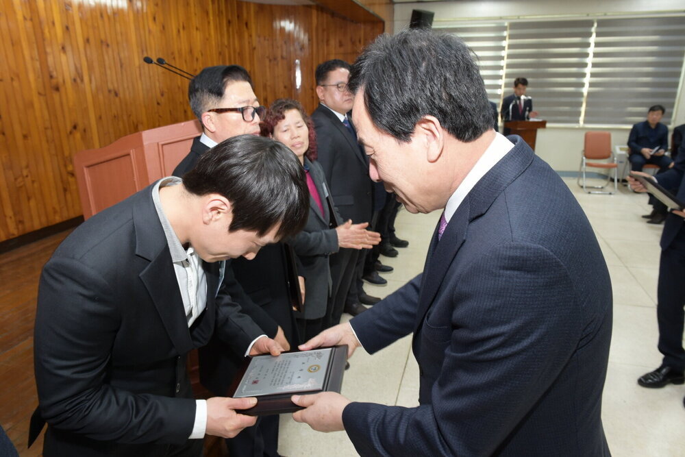 박홍률 목포시장 시정유공자 시상.