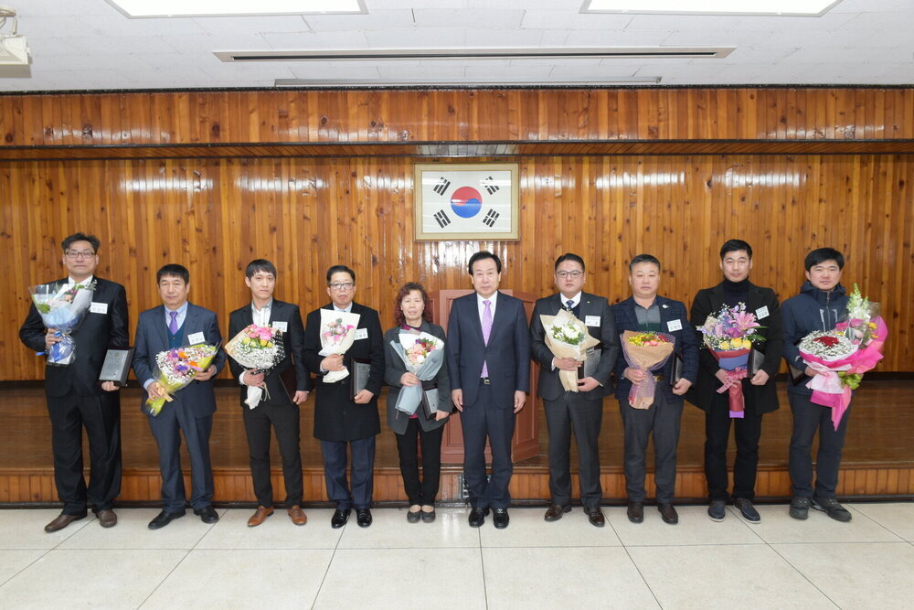 박홍률 목포시장 시정유공자 시상.