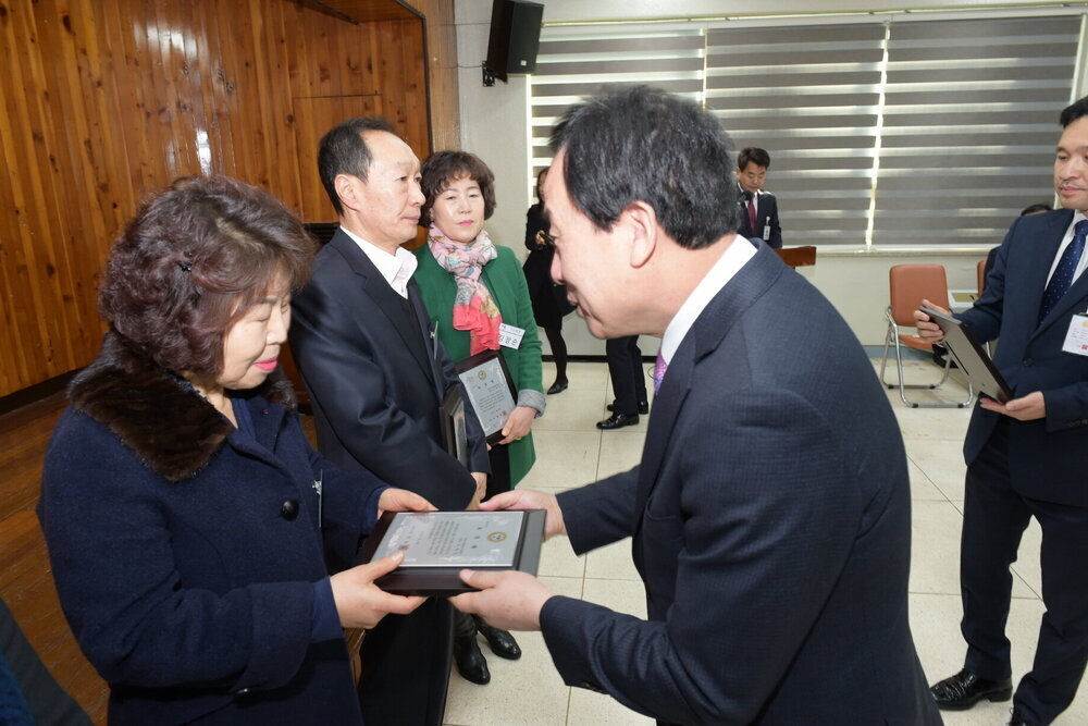 박홍률 목포시장 시정유공자 시상.