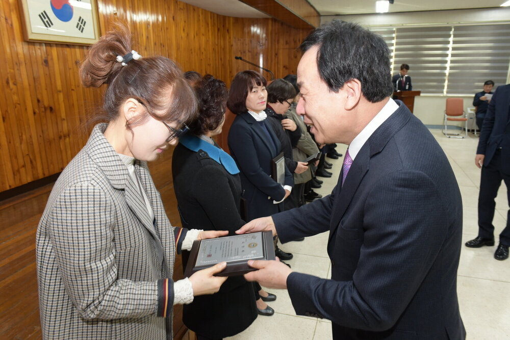 박홍률 목포시장 시정유공자 시상.