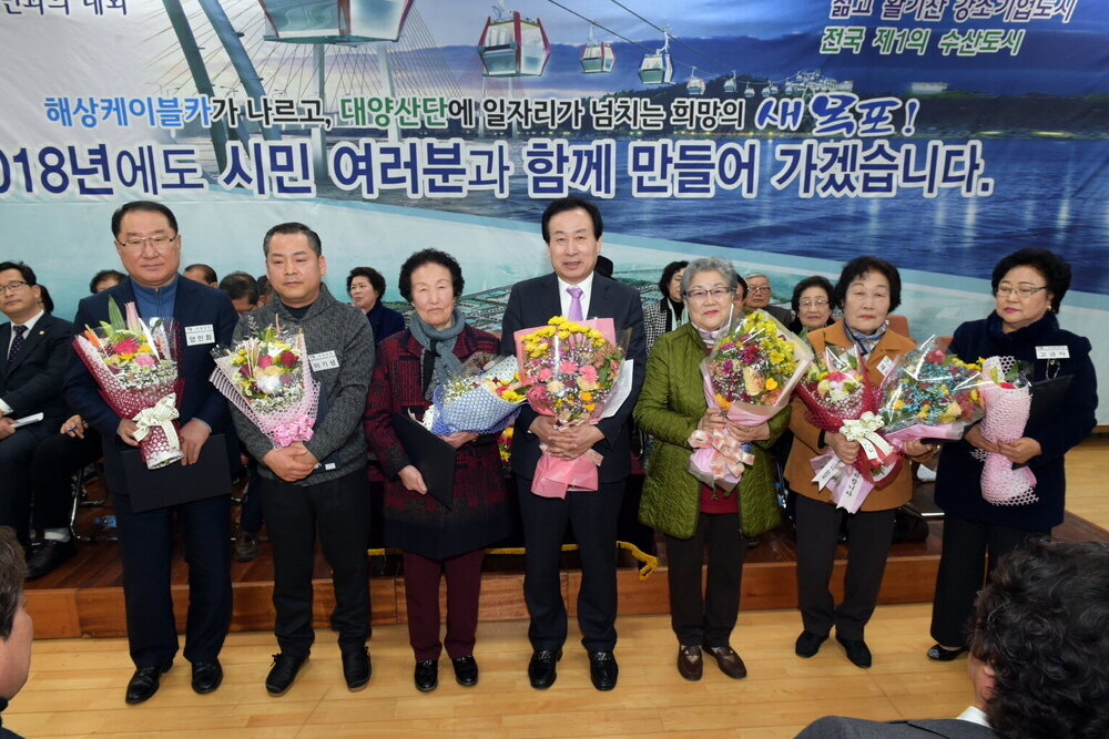 박홍률 목포시장 수상자와 기념촬영.