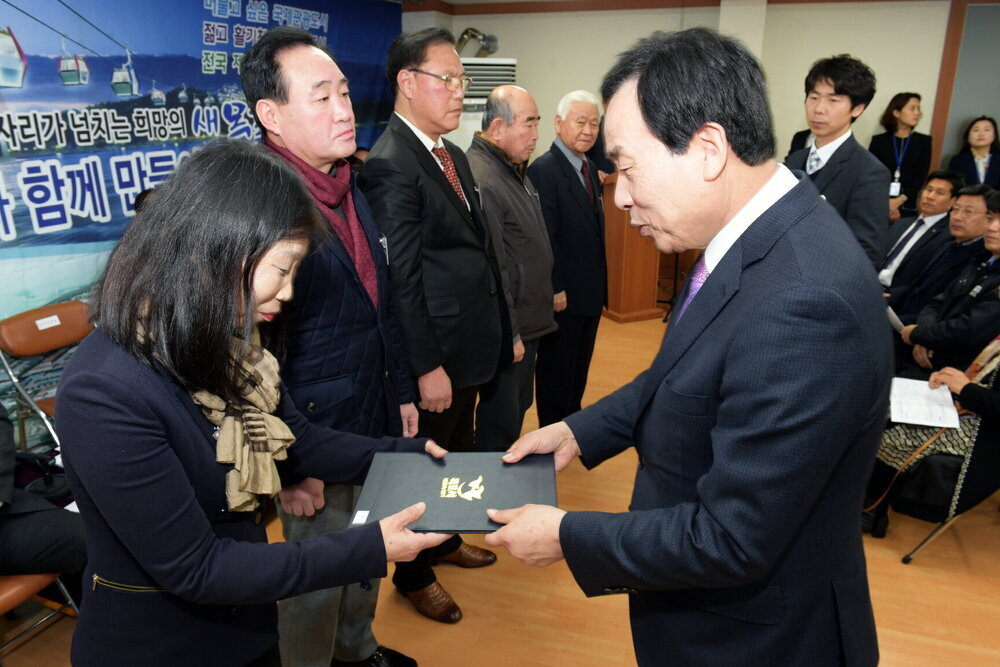 박홍률 목포시장 모범시민 시상.
