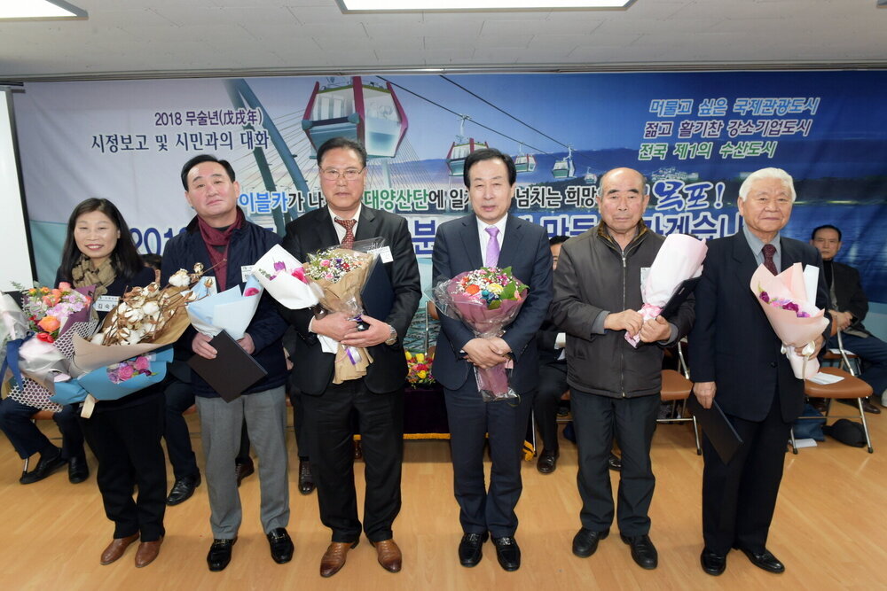 박홍률 목포시장 수상자와 기념촬영.