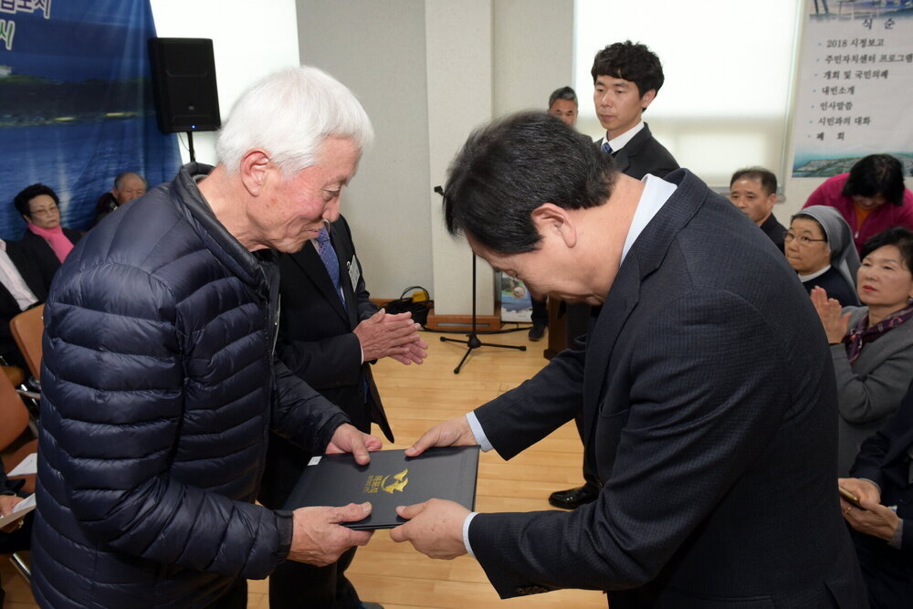 박홍률 목포시장 노인복지 유공자 시상.