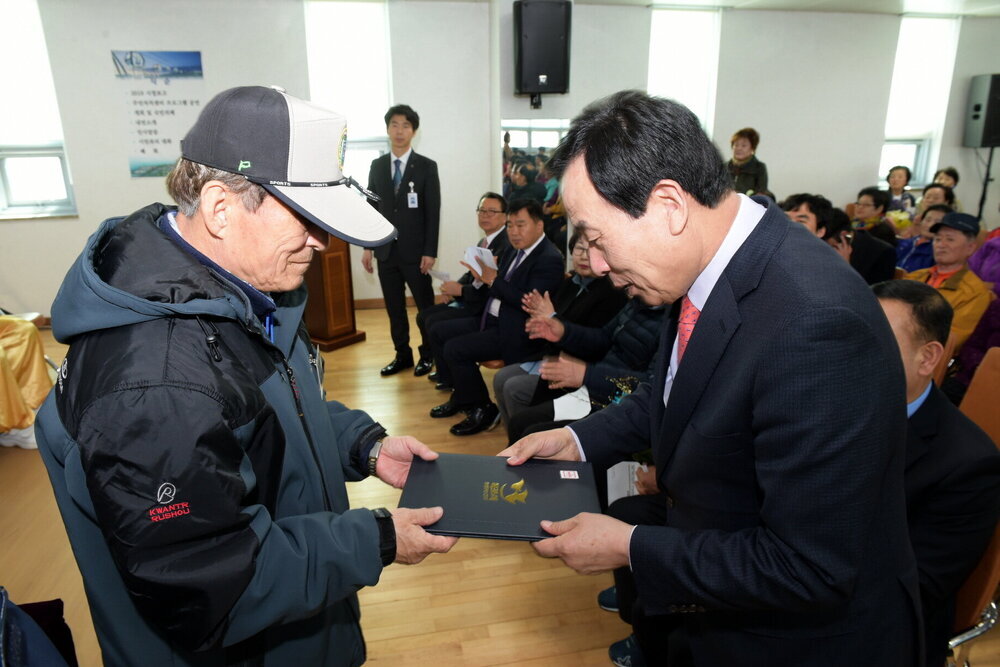 박홍률 목포시장 노인복지 유공자 시상.