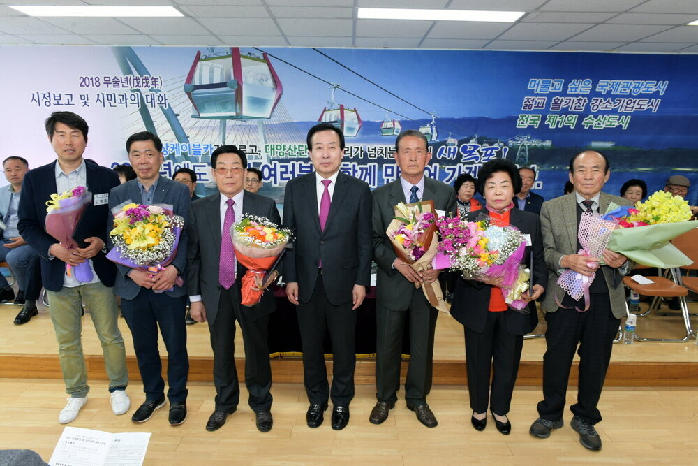 박홍률 목포시장 수상자와 기념촬영.