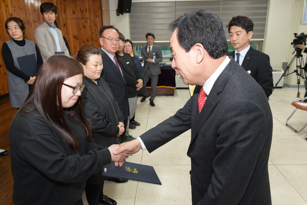 박홍률 목포시장 위촉장 수여.