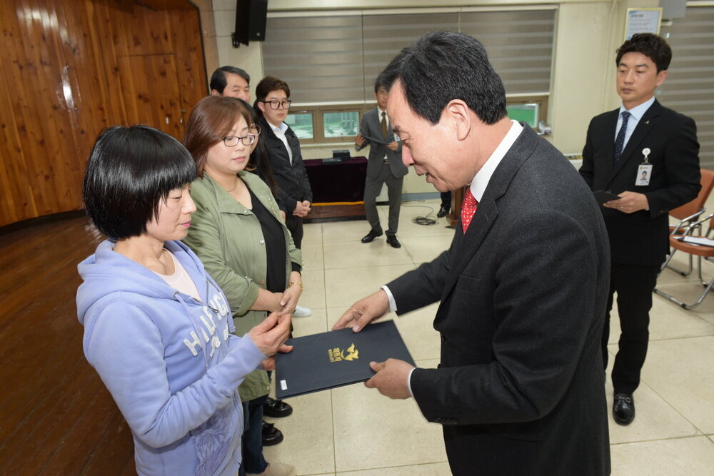 박홍률 목포시장 위촉장 수여.
