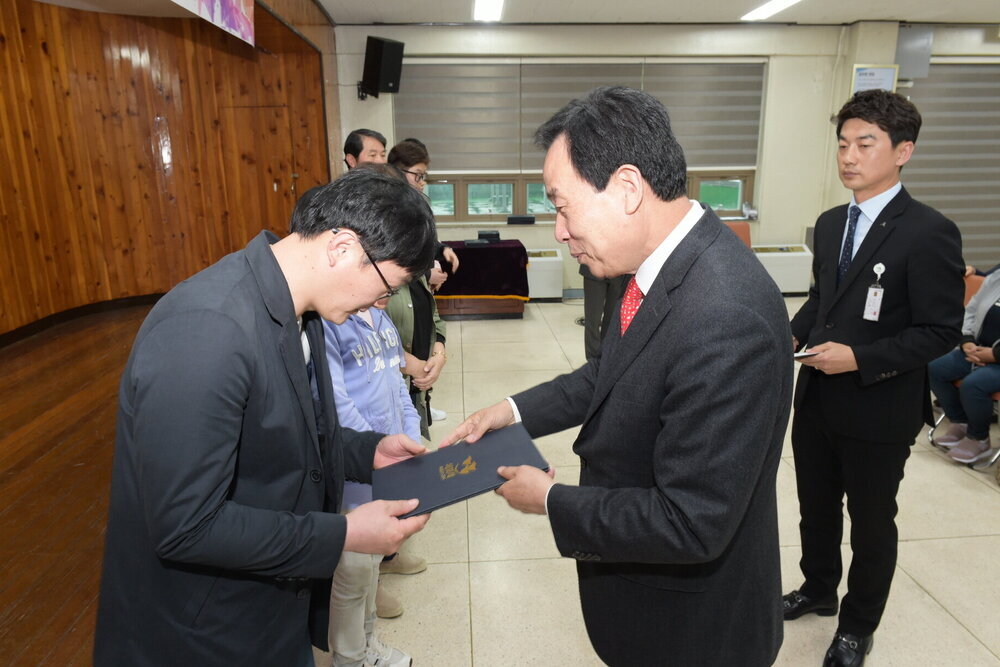 박홍률 목포시장 위촉장 수여.