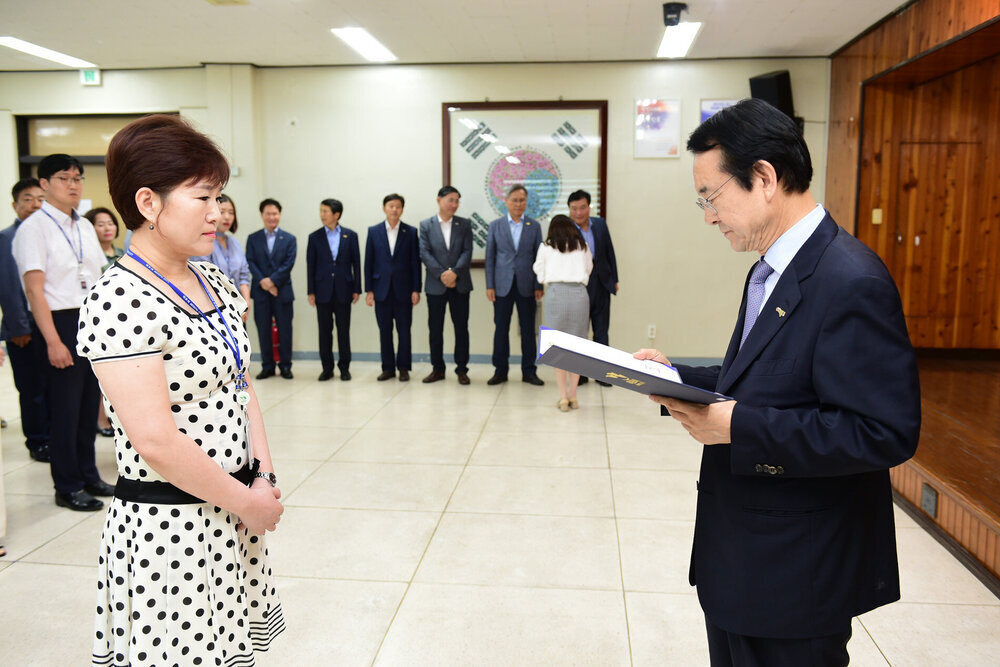  2019년도 하반기 4급이하 정기인사  임용장 교부