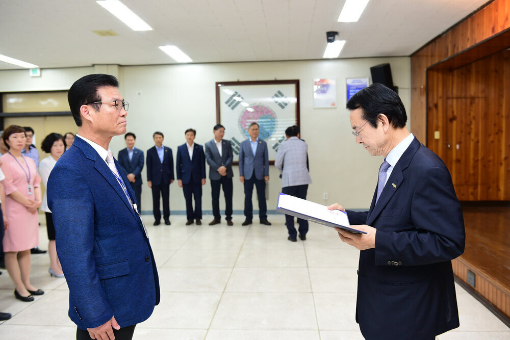  2019년도 하반기 4급이하 정기인사  임용장 교부