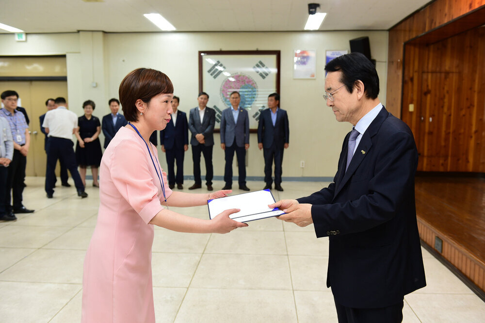  2019년도 하반기 4급이하 정기인사  임용장 교부