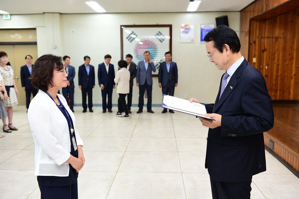  2019년도 하반기 4급이하 정기인사  임용장 교부