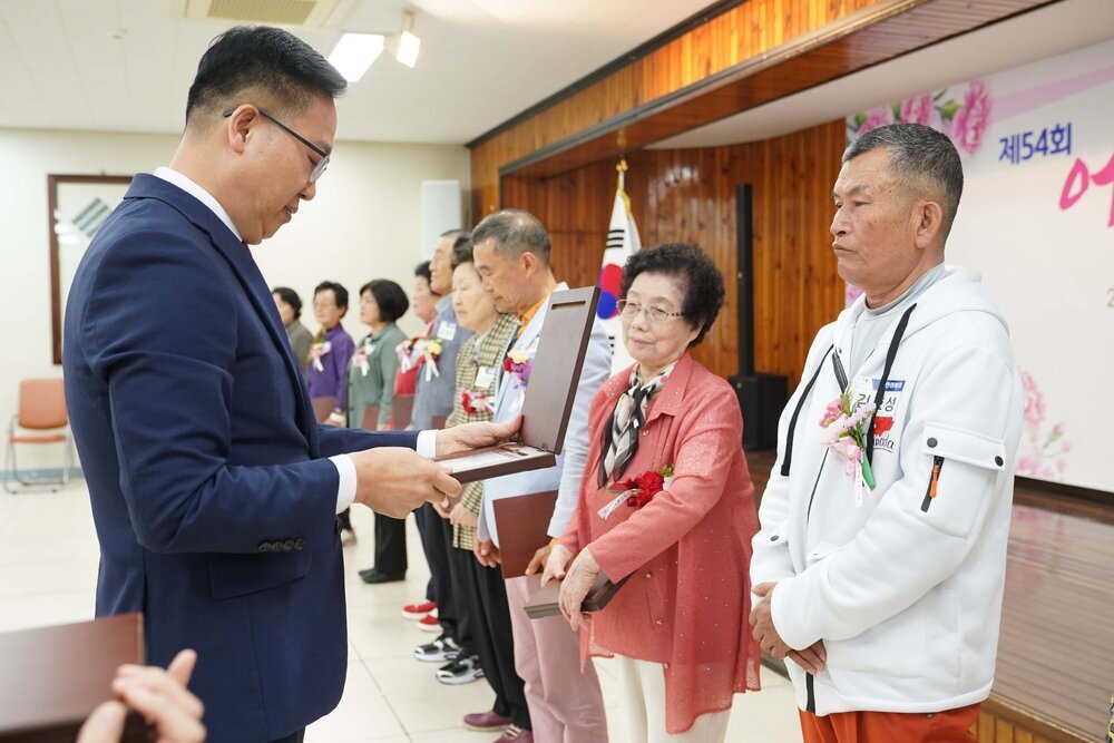 (05.08.회의실) 어버이날 기념행사-2