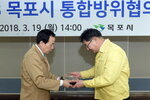 박홍률 목포시장 김관석 CJ헬로호남방송대표에게 신규 위촉장 전달.